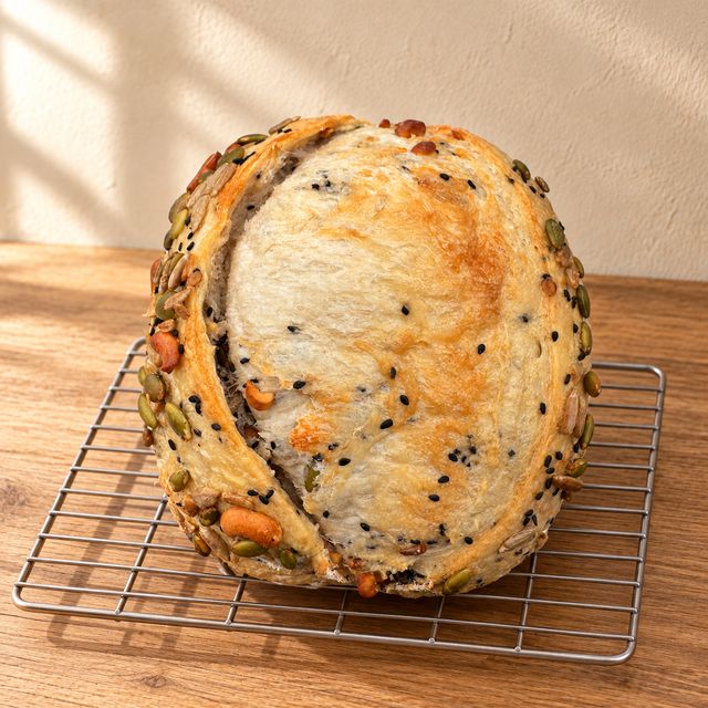 เปลือกซาวโดว์ Multigrain โรยเมล็ดฟักทอง มะม่วงหิมพานต์ และงาดำ
